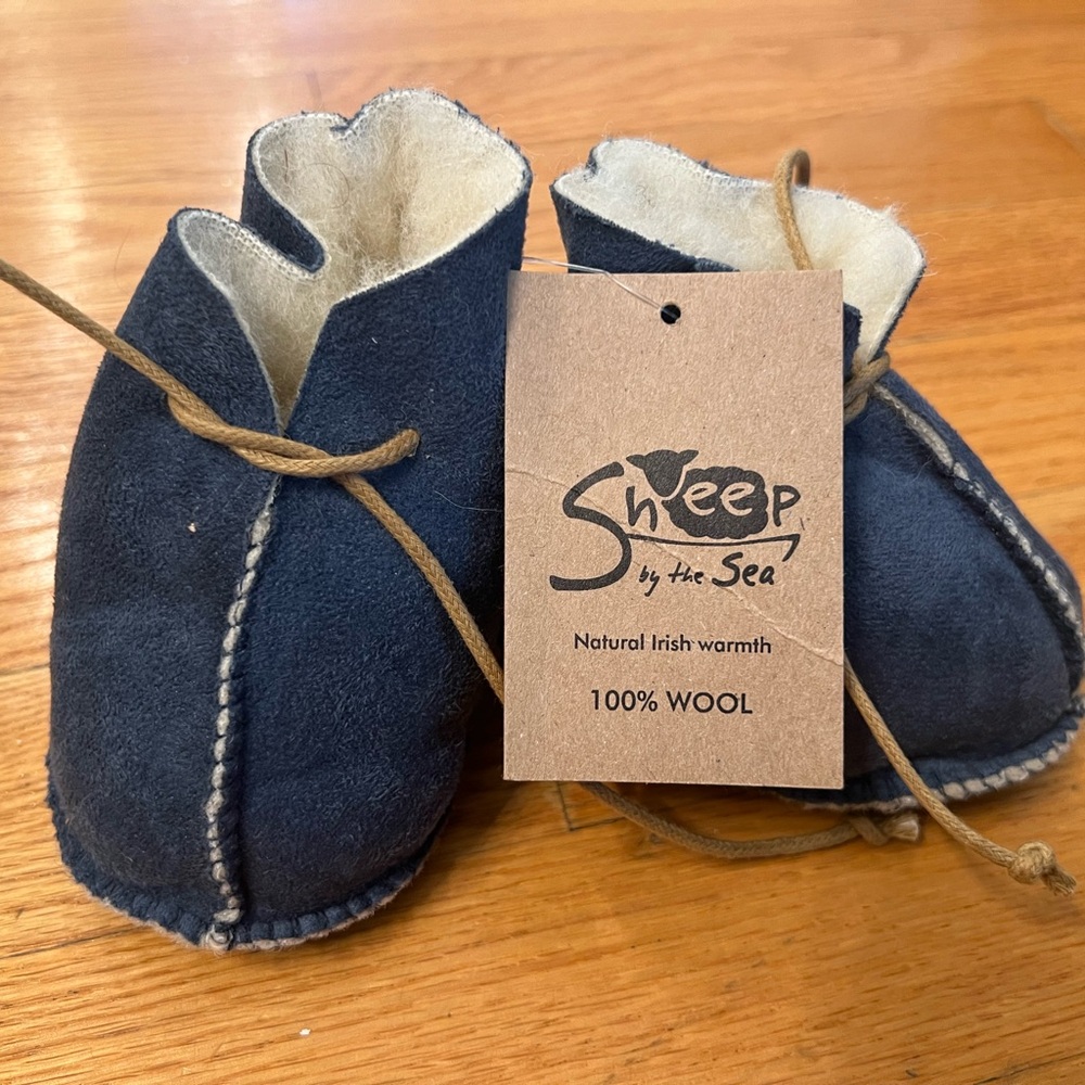 Sheep by the sea wool shoes slippers